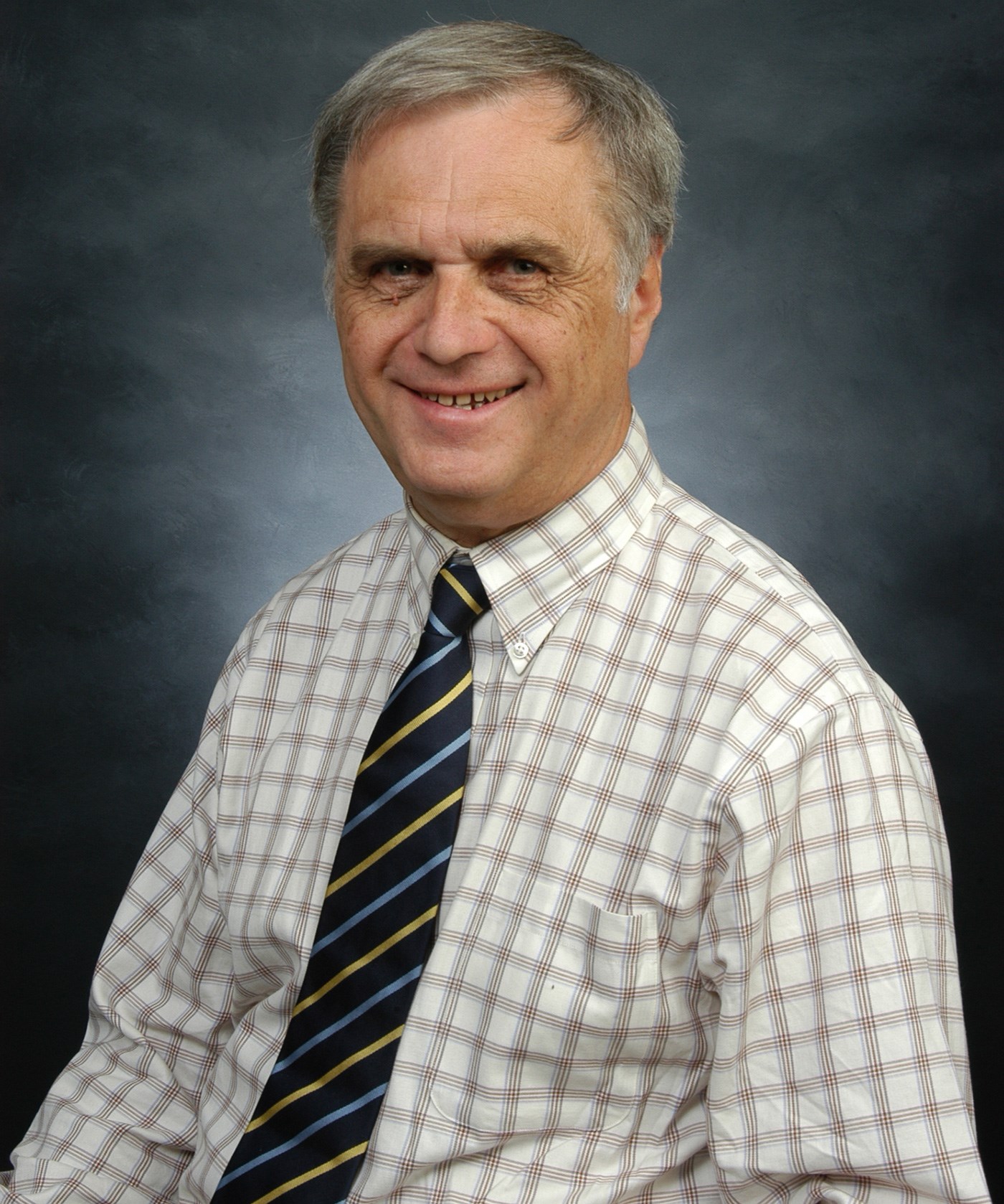 Arnold O’ Brien is Professor Emeritus at UMASS Lowell. He joined the faculty in 1969 and achieved the rank of full professor in 1983.  He has offered courses covering a wide range of areas and served as Department Chair in EEAS from 1976 until his retirement in 2010. 