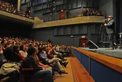 Singer-songwriter Billy Joel packed Durgin Hall on the University of Massachusetts Lowell campus last night, answering questions from the audience and playing a few songs.