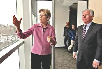 
						U.S. Sen. Elizabeth Warren gets the lay of the land on the recent improvements at the University of Massachusetts Lowell Tuesday from Chancellor Marty Meehan during a tour of the new Emerging Technologies and Innovation Center.&nbsp;
					
