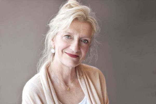 Photograph of Pulitzer Prize winning writer Elizabeth Strout by Leonardo Cendamo