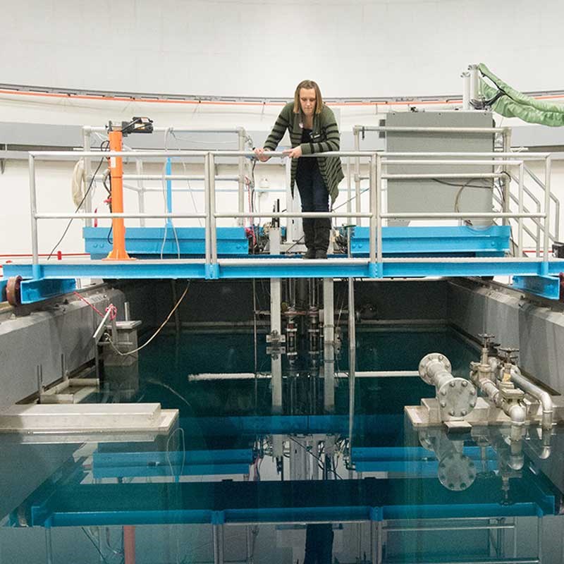 Student working in reactor.