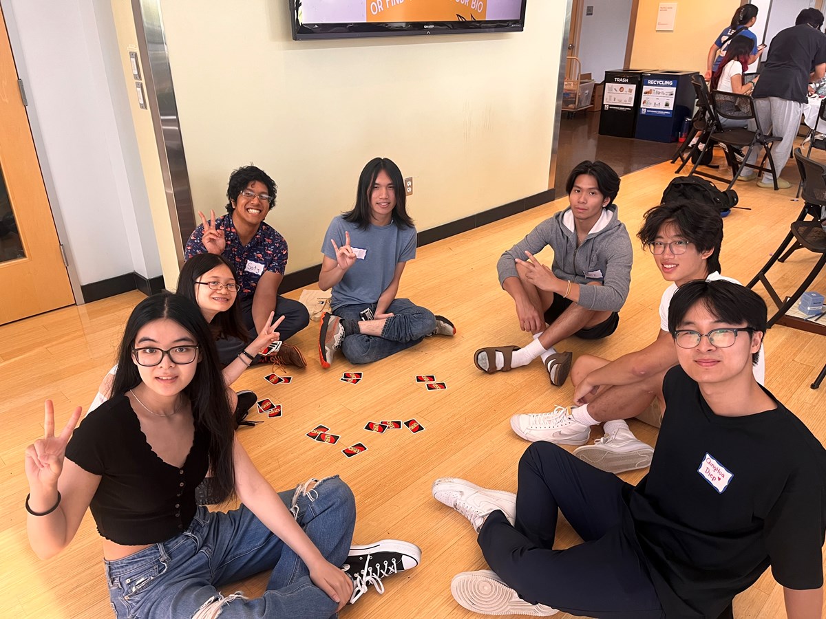 Students sit in a circle playing Uno at Welcome Day 2023.