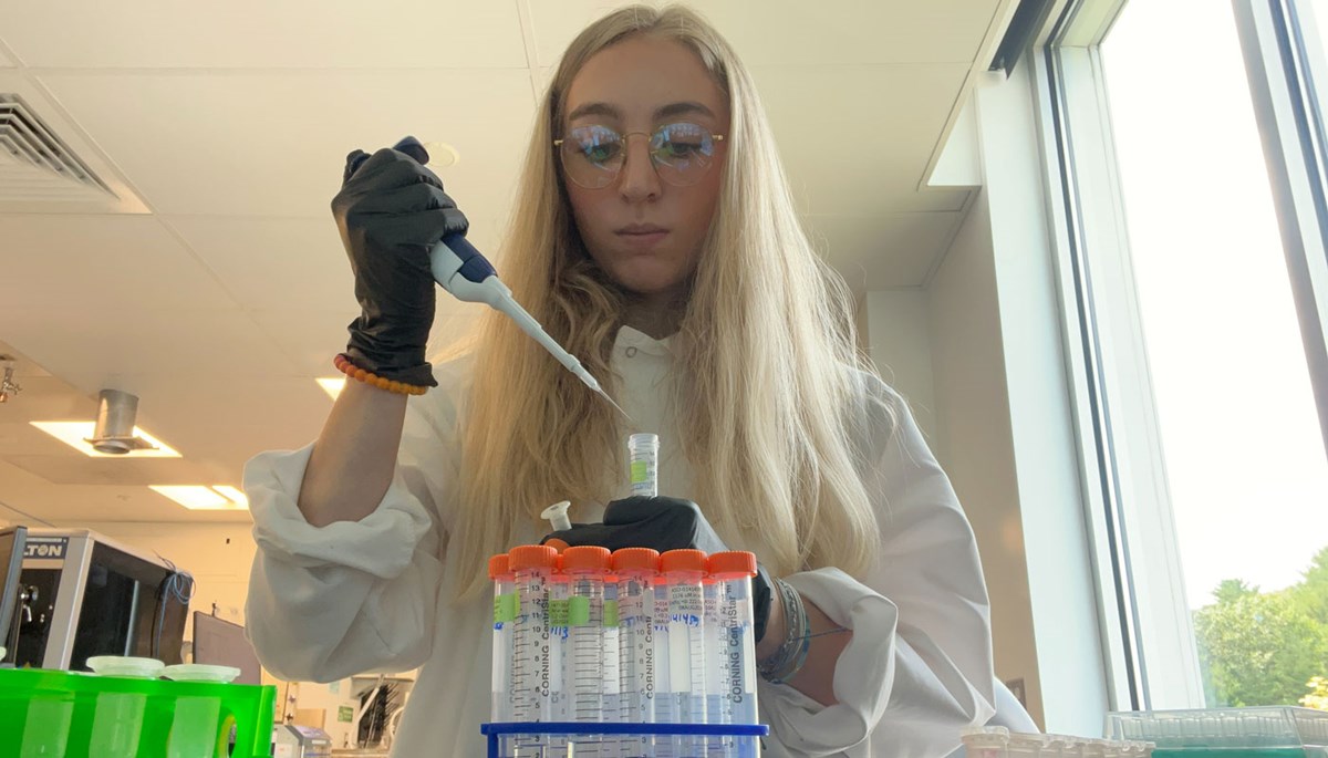 Madison Fusco working in a lab at Wave Life Sciences