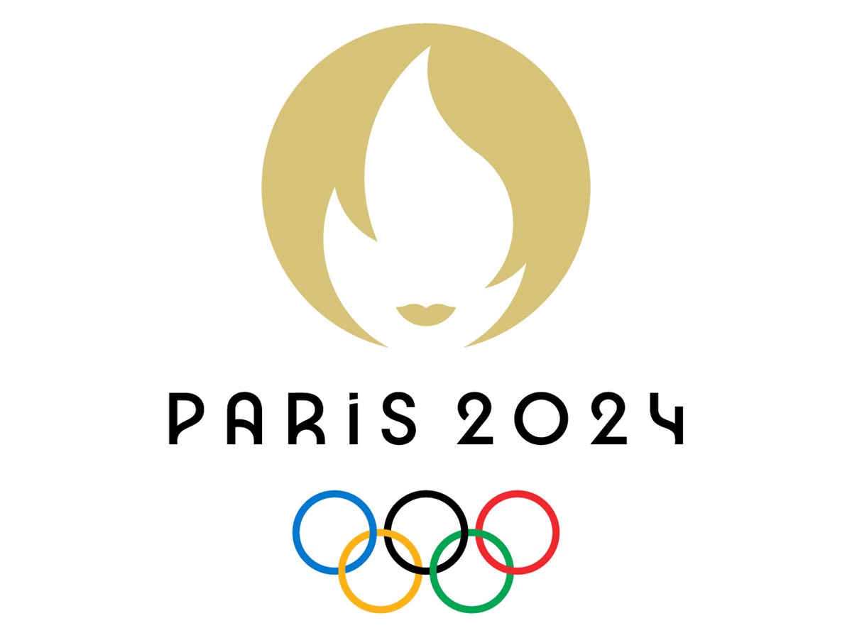 A gold flame against a white backdrop above the multi-color Olympic rings