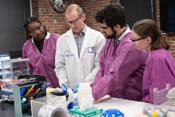 Jason Marshall works with students in the TURI Lab