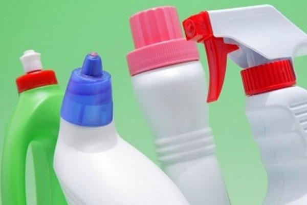 Cleaning products linked to poorer lung function - BBC News